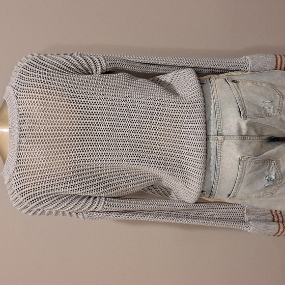 Lovers + Friends Gray Loose Cable Knit Sweater With Bell Sleeves - Picture 6 of 7